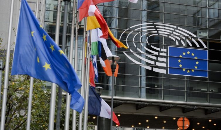 PROGETTI IN PAESE: GROSSI VA A BRUXELLES PER I FONDI PROGETTI IN PAESE: GROSSI VA A BRUXELLES PER I FONDI