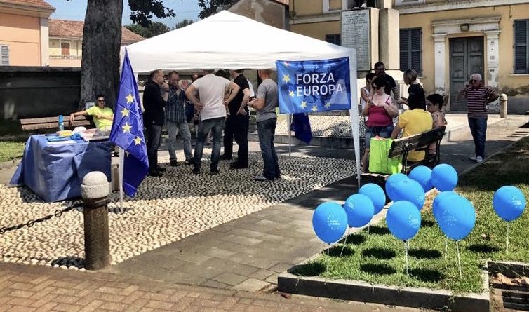 SANT’ANGELO, ROBBIO E CERETTO IN PIAZZA PER DIRE “SI'” ALL’EUROPA SANT’ANGELO, ROBBIO E CERETTO IN PIAZZA PER DIRE “SI'” ALL’EUROPA